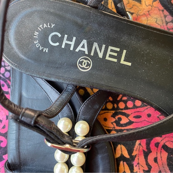 Chanel Rare and Authentic Pearl Embellished Leather Strappy Sandals Size 37.5 - Picture 4 of 10